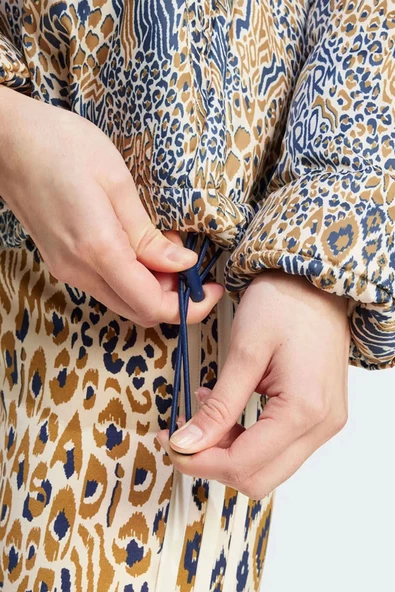 Adidas IV9756 Farm Padded Kadın Spor Mont - 4