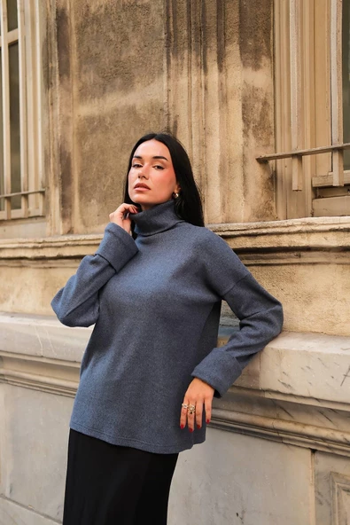 Kol Detaylı Balıkcı Yaka Boğazlı İndigo Bluz - 2