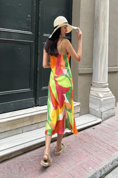 Doğal Viskon Askılı Göğüs Büzgülü Desenli Yeşil Elbise - Resim 2