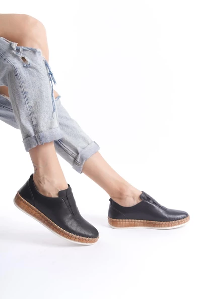 Kadın Hakiki Deri Lastik Detaylı Babet Tam Kalıp Düz Taban Slip-On Rahat Günlük Ayakkabı - Resim 10