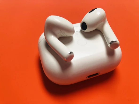 Apple AirPods 3. Nesil ve MagSafe Şarj Kutusu MME73TU/A - Teşhir - 2