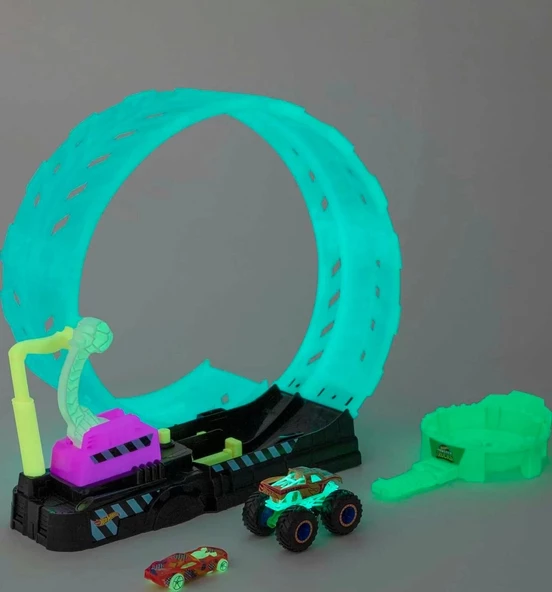Hot Wheels Monster Trucks Karanlıkta Parlayan Çemberde Yarış Seti HBN02 - 2