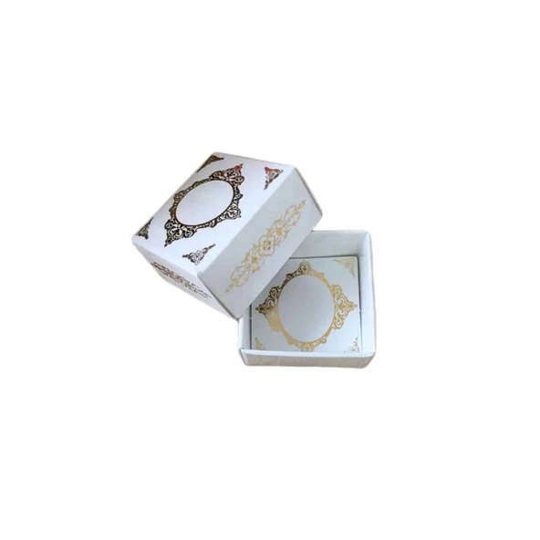 Komple Karton Kutu Saray Desen Gold Yaldız 4X4X2 CM (50 Adet)  Beyaz