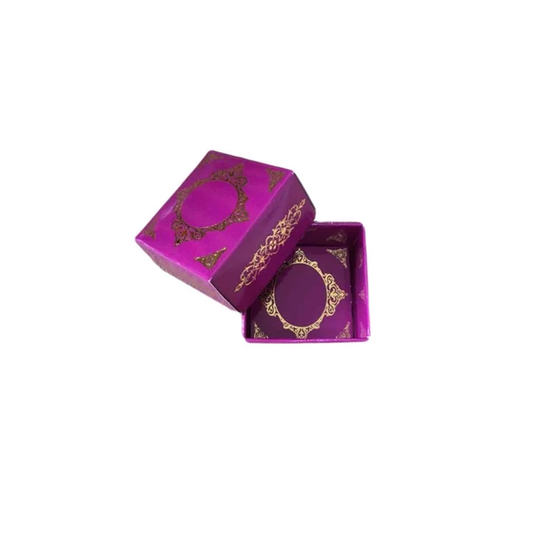 Komple Karton Kutu Saray Desen Gold Yaldız 4X4X2 CM (50 Adet)  Mor