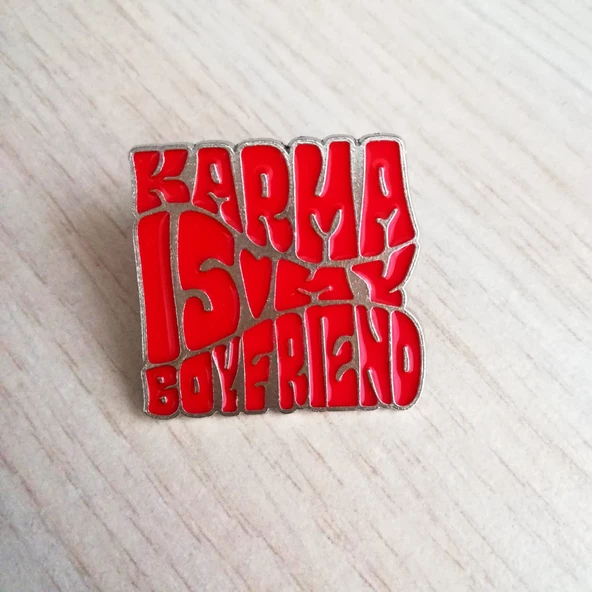 Karma Is My Boyfrıend Yazılı Broş