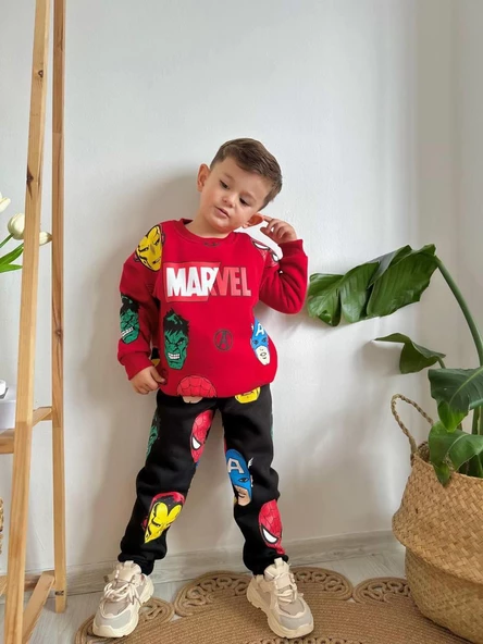 ERKEK ÇOCUK MARVEL MODELLİ 3 İPLİK ŞARDONLU EŞOFMAN TAKIMI