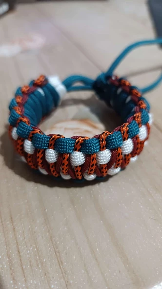 - SELANOGLUDESİGN - Doğa uyumlu renklerle örülmüş paracord bileklik - 2