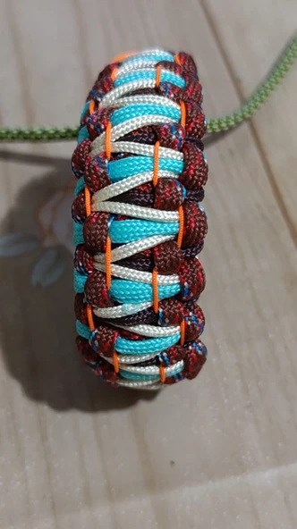 - SELANOGLUDESİGN - Karışık renkli 4 kat örümlü paracord bileklik