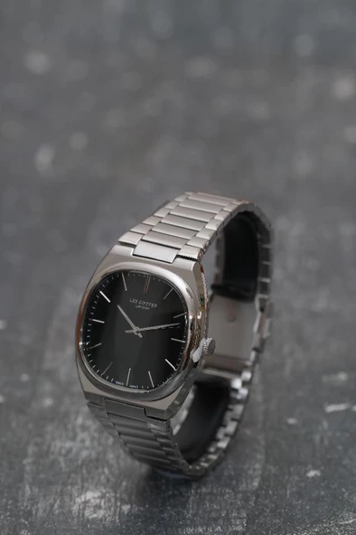 Lee Cooper LC07938.350 Retro Tasarım Kare Kadranlu 5 ATM Suya Dayanıklı Farklı Renk Seçenekli Erkek Kol Saati