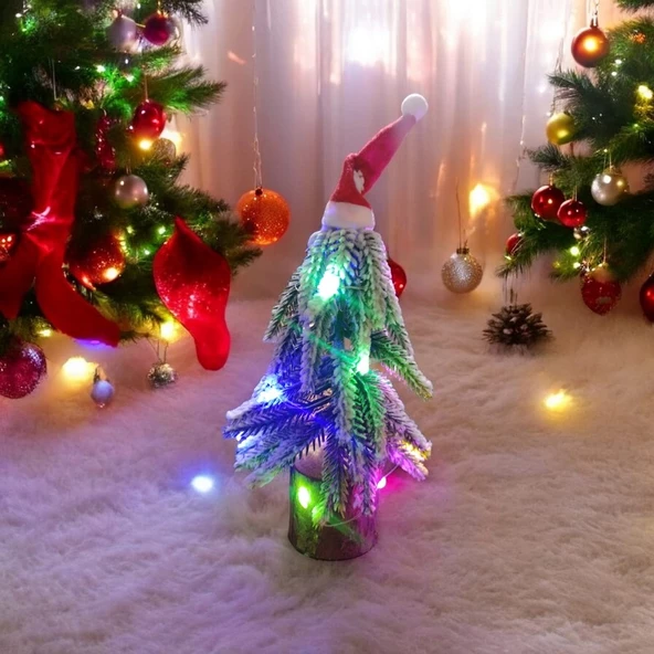 VIP DELUXE BEYAZ KARLI YILBAŞI AĞACI RENKLİ LED IŞIKLI NOEL AĞACI ŞAPKALI KÜTÜKLÜ NOEL AĞACI 22 CM ürün görseli