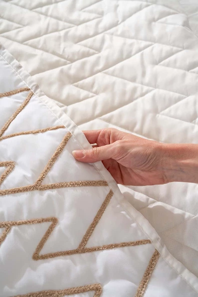 Rivaİstanbul Maria Çift Kişilik Kortlu Kapitone Yatak Örtüsü Takımı 3 Parça Uyku Seti - Resim 5