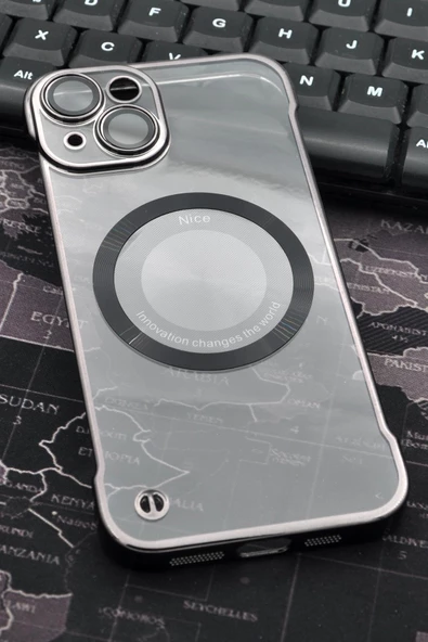 iPhone 13 Uyumlu Siyah Renkli İnce Kenarlı Şeffaf Sert Kapak Kılıf ürün görseli