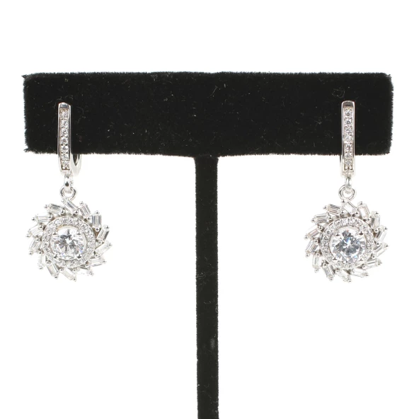 925 Ayar Gümüş Rüzgar Gülü Model Baget Taşlı Küpe ürün görseli