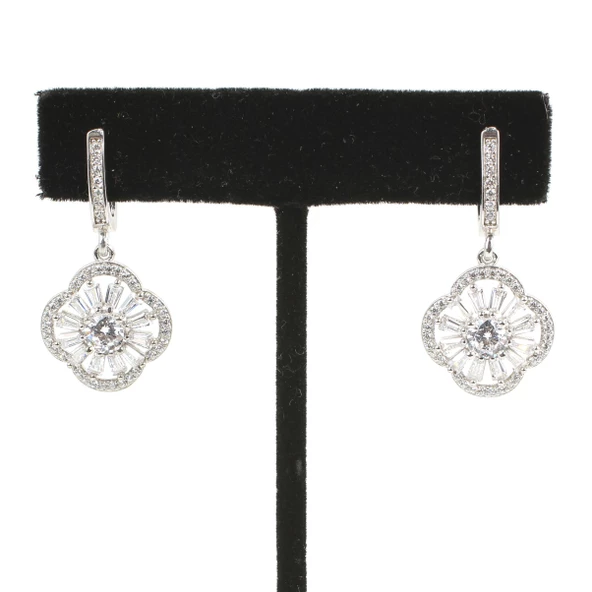 925 Ayar Gümüş Yonca Modeli Baget ve Zirkon Taşlı Küpe ürün görseli 1