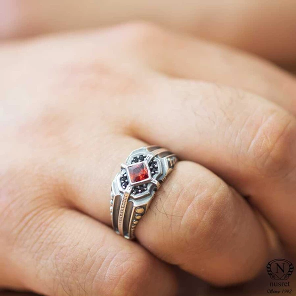 925 Ayar Gümüş Garnet Kare Taşlı Motifli Erkek Yüzük ürün görseli
