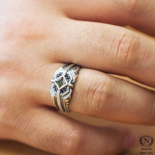 925 Ayar Gümüş Sultanit Kare Taşlı Motifli Erkek Yüzük ürün görseli 1