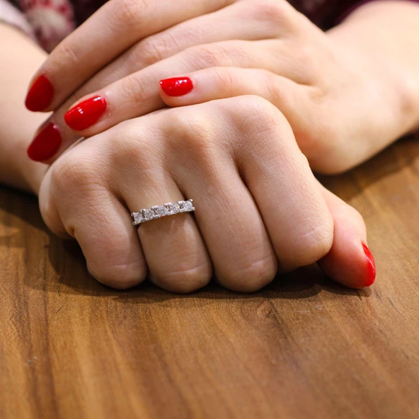 V Tırnak 0,45 crt Görünümünde Gümüş Beştaş Yüzük ürün görseli