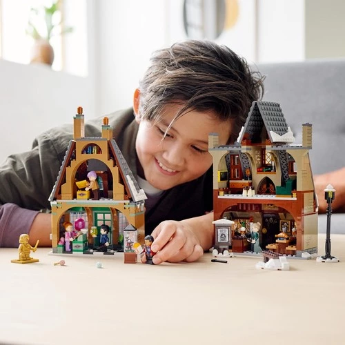 LEGO Harry Potter 76388 Hogsmeade Village Visit - 3