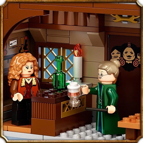 LEGO Harry Potter 76388 Hogsmeade Village Visit - 4