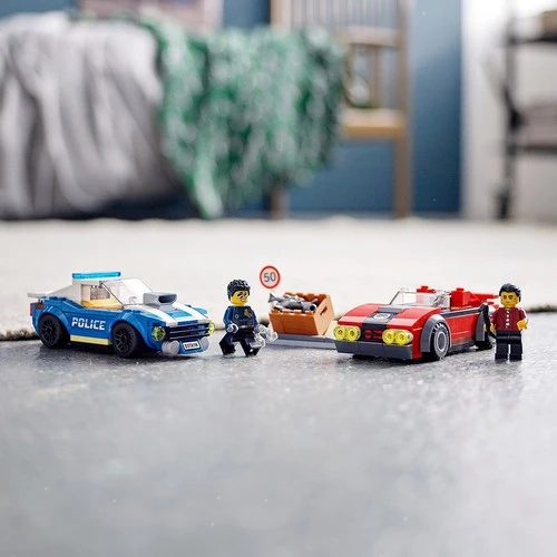 LEGO City 60242 Police Highway Arrest - 6