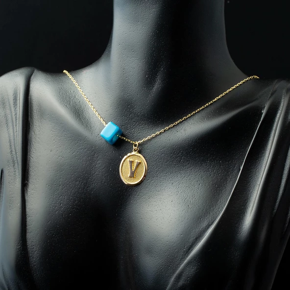 V Harfi Oval Altın Kolye - Resim 2