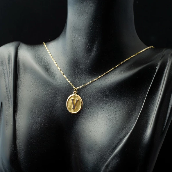 V Harfi Oval Altın Kolye - Resim 4