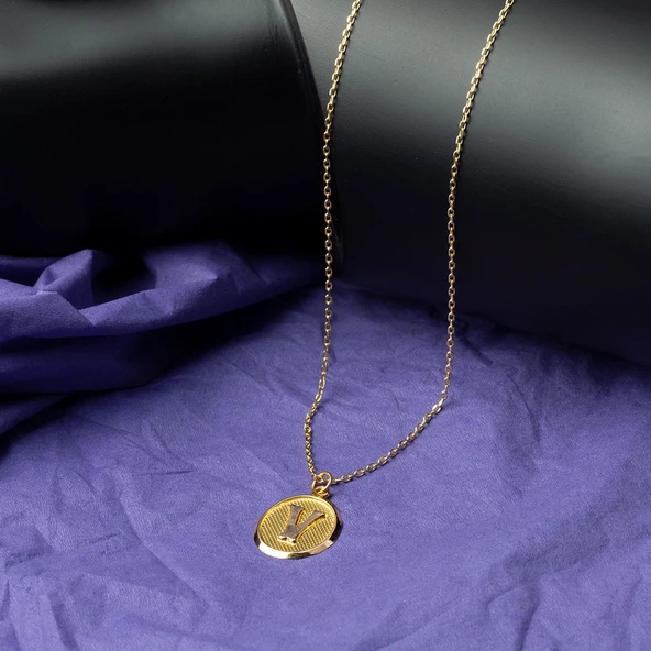 V Harfi Oval Altın Kolye - Resim 3