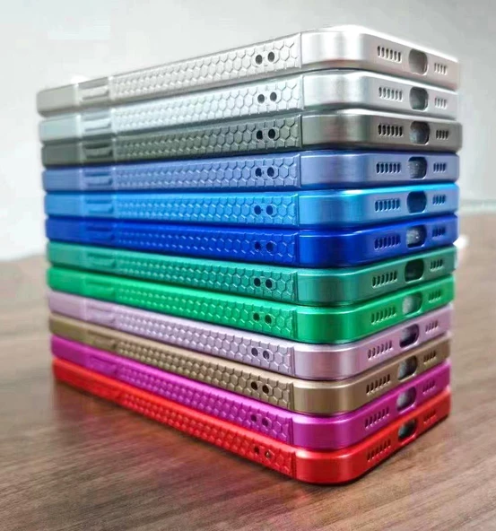 iPhone 13 Pro Metalic Renk Kamera Korumalı Silikon Kılıf - Resim 12