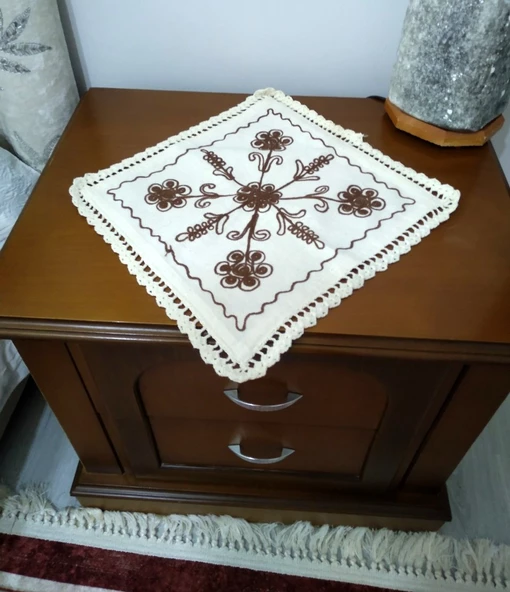 Mandaş Tekstil Dantelli El Örme Laseli Peçete (35x35)