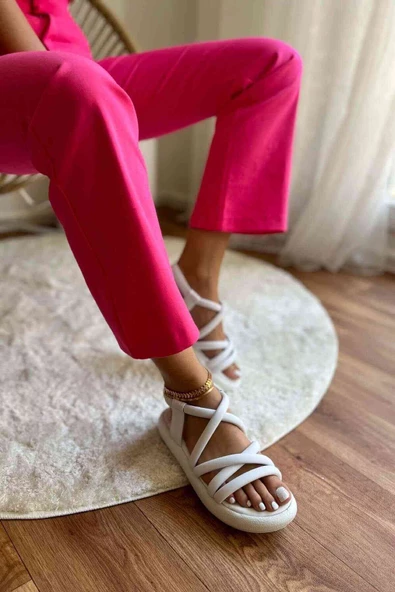 Kadın Yumuşak Pedli Bileği Lastikli Sandalet Beyaz - Resim 4