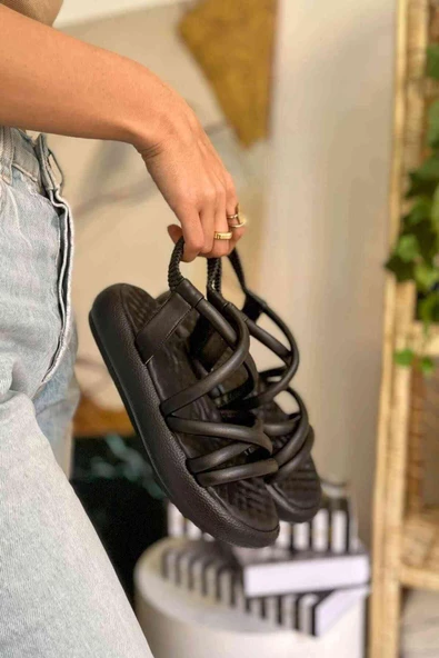 Kadın Yumuşak Pedli Bileği Lastikli Sandalet Siyah - Resim 2