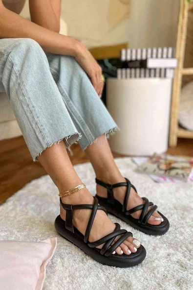 Kadın Yumuşak Pedli Bileği Lastikli Sandalet Siyah ürün görseli