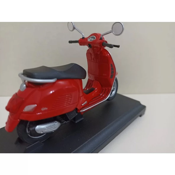 Welly 2017 vespa gts 125cc 1:18 - Resim 4