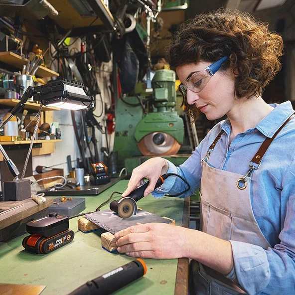 Worx Wx990 Makerx 20Volt 2.0Ah. Kömürsüz Profesyonel Kalem Tipi Devir Ayarlı Gravür + 50Mm Açılı Avuç Taşlama Kombo Set + 39 Parça Aksesuar - 2