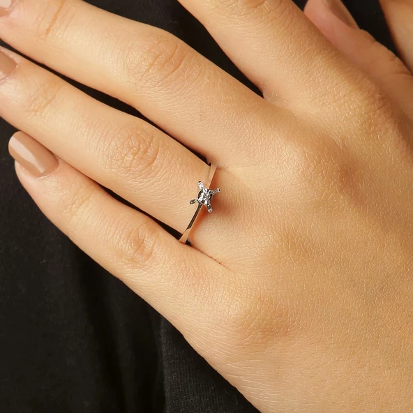 Pırlanta Tektaş Yüzük ürün görseli 1