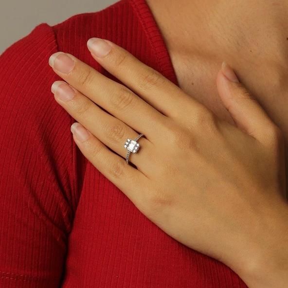 Beyaz Altın Baget Taşlı Yüzük - Resim 2