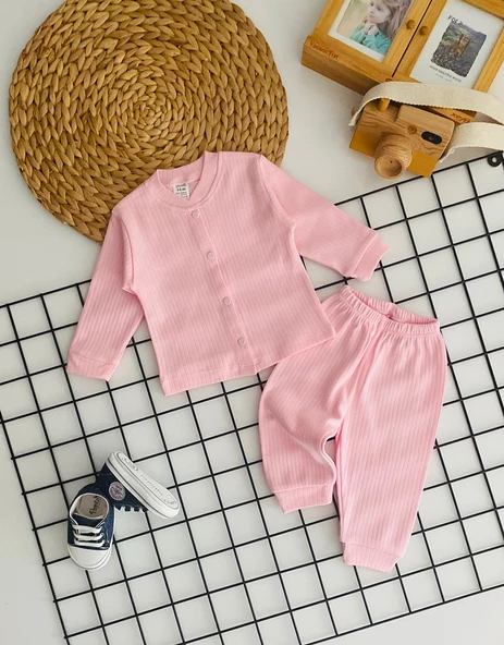 Neşeli Bebekler Çizgili Kumaş Önden Çıtçıtlı Pijama Takımı Pembe