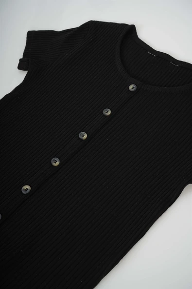 KIZ ÇOCUK PAMUK FİTİLLİ DÜĞME DETAYLI TİŞÖRT - Resim 2