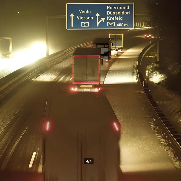 Tüvtürk Onaylı 1 Metre Kırmızı Parçalı Reflektörlü Reflektif Fosforlu Şerit Bant Kesikli İkaz Bandı - 5