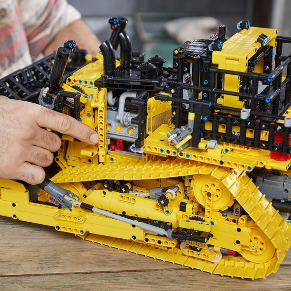 LEGO Technic 42131 Cat D11T Buldozer (3854 Parça) - Resim 5
