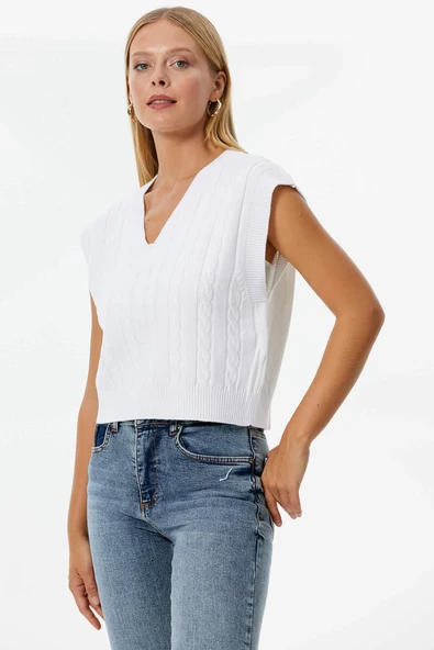 V Yaka Saç Örgülü Triko Süveter - Beyaz - Resim 3