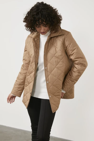 Kapitone Rahat Kalıp İçi Peluş Mont - Kamel - Resim 3