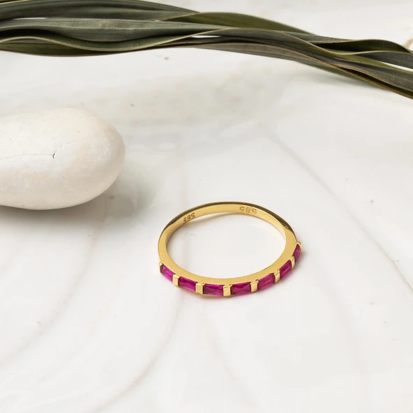 Yarımtur Kırmızı Baget Taşlı 14 Ayar Altın Yüzük - Resim 3