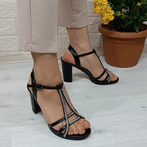 Fiyra 7025 Siyah Taşlı 8cm Kare Topuk Bayan Platform Ayakkabı - 6