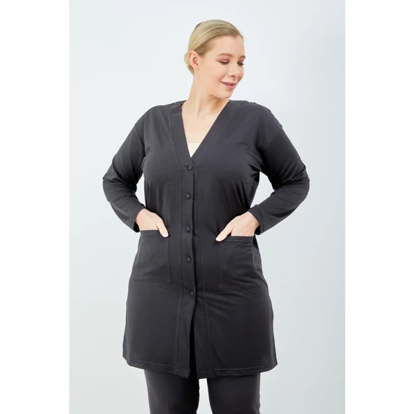 Kadın Siyah  Düğmeli Cepli Büyük Beden Anne Uzun Penye Hırka - 3