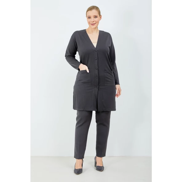 Kadın Siyah  Düğmeli Cepli Büyük Beden Anne Uzun Penye Hırka - 4