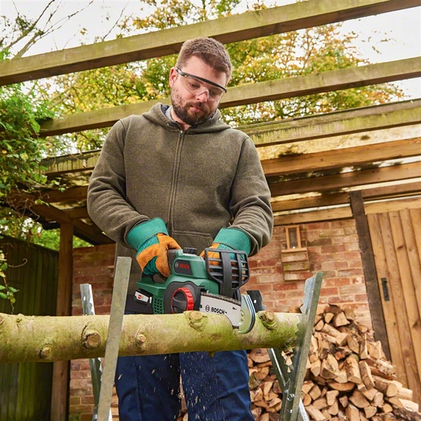 Bosch Universalchain 18 Akülü Zincirli Ağaç Kesme Makinesi 2,5Ah Tek Akü - 06008b8000 - 2