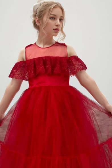 Kız Çocuk Yakası Transparan Omzu Açık Göğsü ve Kolları Güpür İşlemeli Kırmızı Abiye - Resim 2