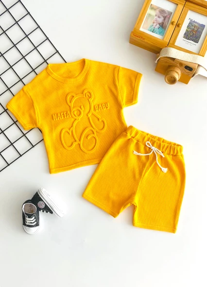 Neşeli Bebekler Petek Kumaş Ayıcık Kabartma Desen Kısa Kol Şort Takım Sarı ürün görseli 1