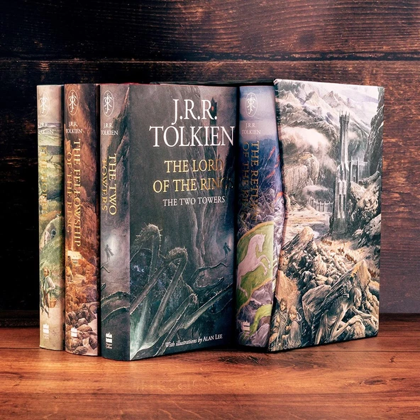 The Hobbit & The Lord of the Rings Boxed Set Ciltli Kapak – Resimlendirilmiş, 7 Ocak 2020 - 3
